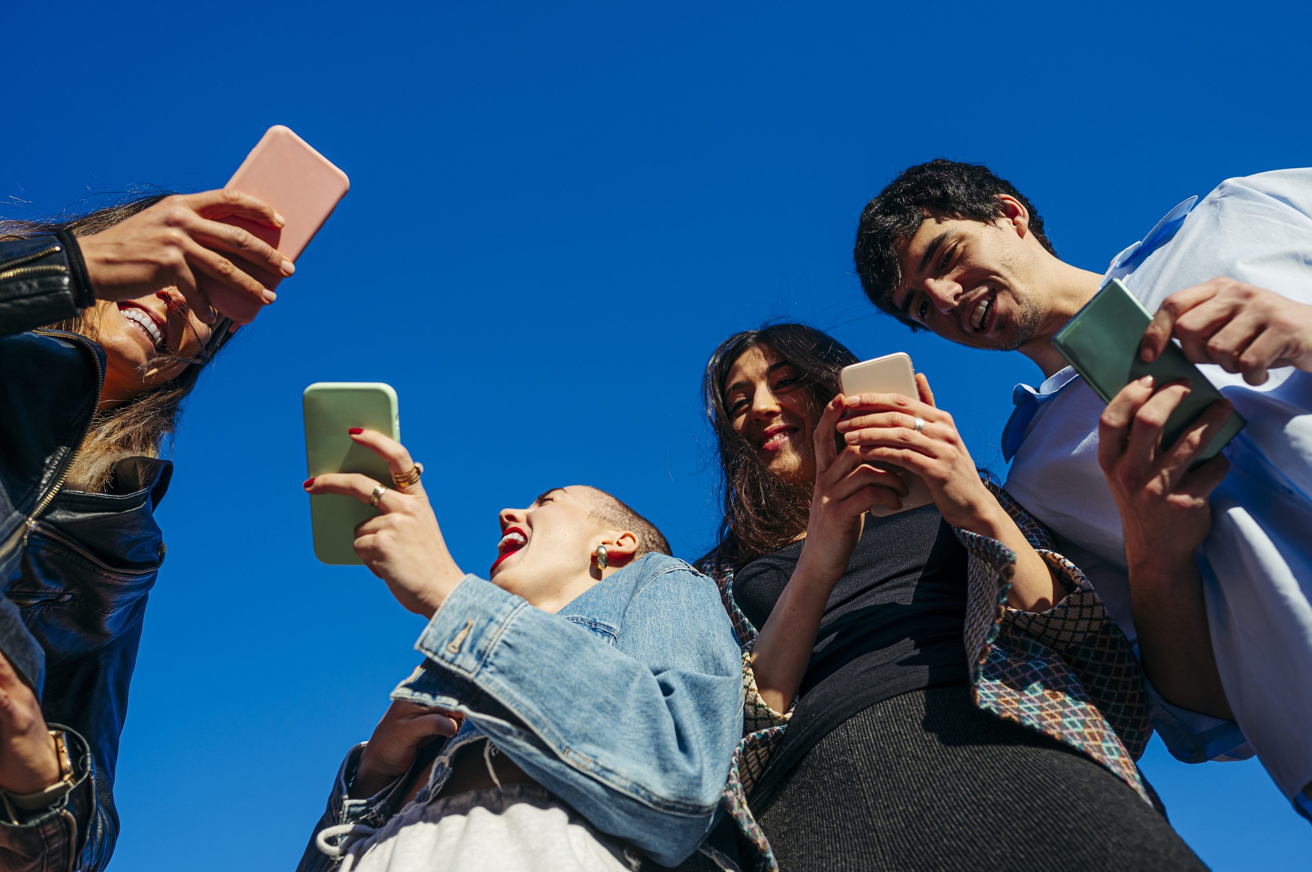 friends smiling with smrtphone