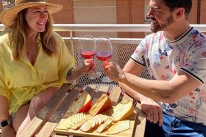 Influencers trying Mahon Menorca cheese