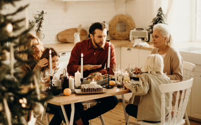 Kleine Weihnachtselfen: So schmücken Influencer:innen deine Weihnachtskampagne